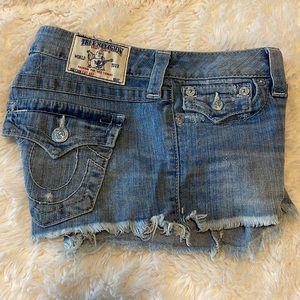 True religion cut off jean shorts size 28 light wash button flap pockets